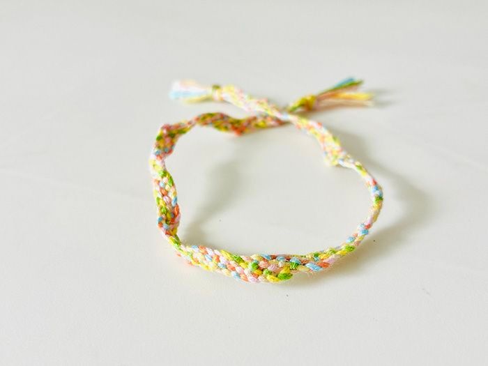 段ボールの端っこで『ミサンガ織り機』ができちゃった♡サクサク作れて楽しい～！