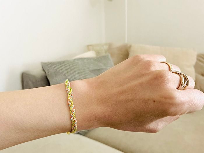 段ボールの端っこで『ミサンガ織り機』ができちゃった♡サクサク作れて楽しい～！