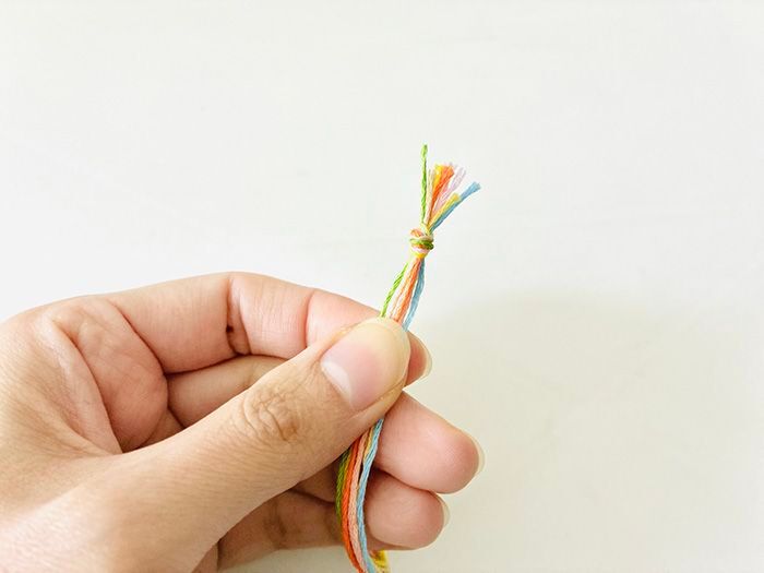 段ボールの端っこで『ミサンガ織り機』ができちゃった♡サクサク作れて楽しい～！