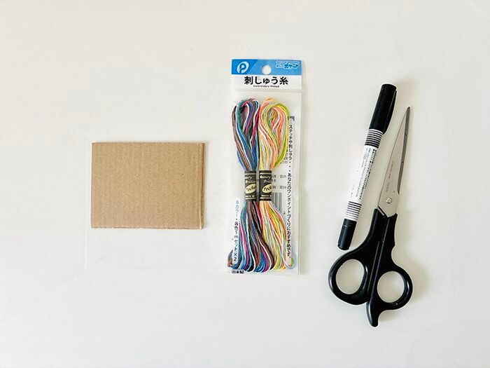 段ボールの端っこで『ミサンガ織り機』ができちゃった♡サクサク作れて楽しい～！