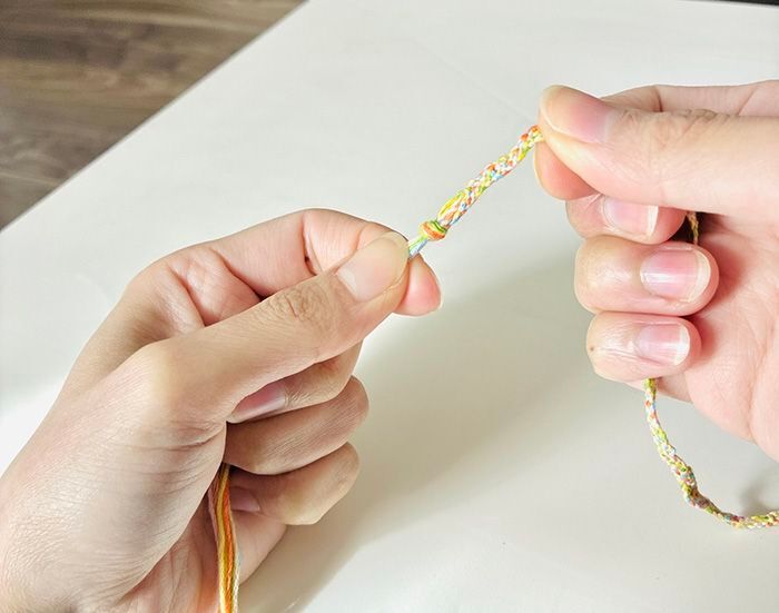 段ボールの端っこで『ミサンガ織り機』ができちゃった♡サクサク作れて楽しい～！