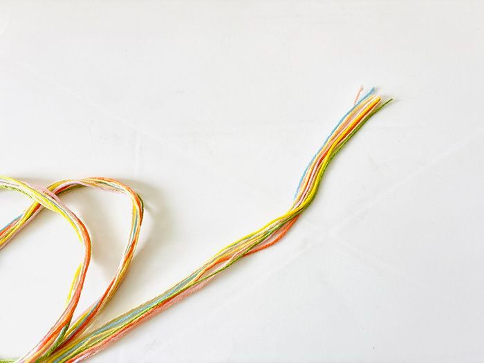 段ボールの端っこで『ミサンガ織り機』ができちゃった♡サクサク作れて楽しい～！