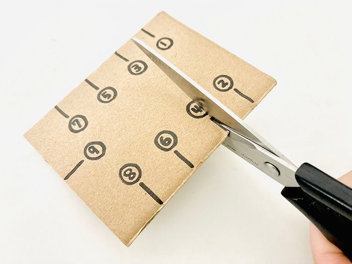 段ボールの端っこで『ミサンガ織り機』ができちゃった♡サクサク作れて楽しい～！