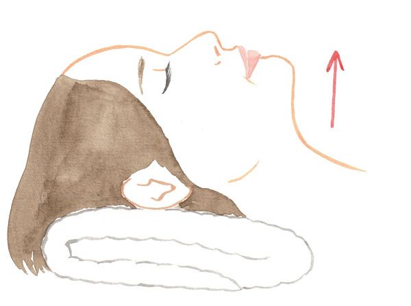 高すぎる枕はNG！あごが少し上がる程度に