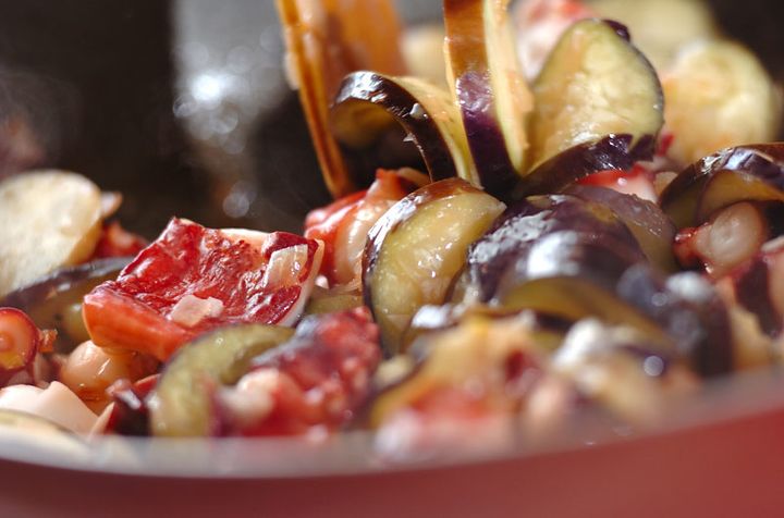 簡単洋風おかず！タコとナスのトマト煮の作り方1