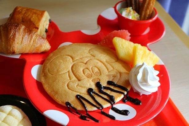 イチオシは、ミッキーマウスをモチーフにしたパンケーキ！