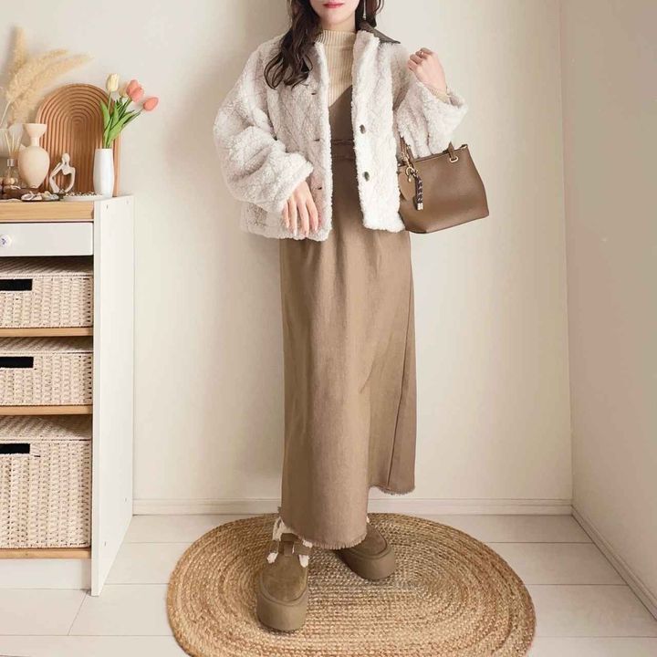 画像: 淡色でまとめた統一感のあるスタイリング