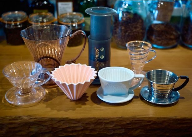 サイズや穴の形状など、それぞれ異なるドリッパーを用意