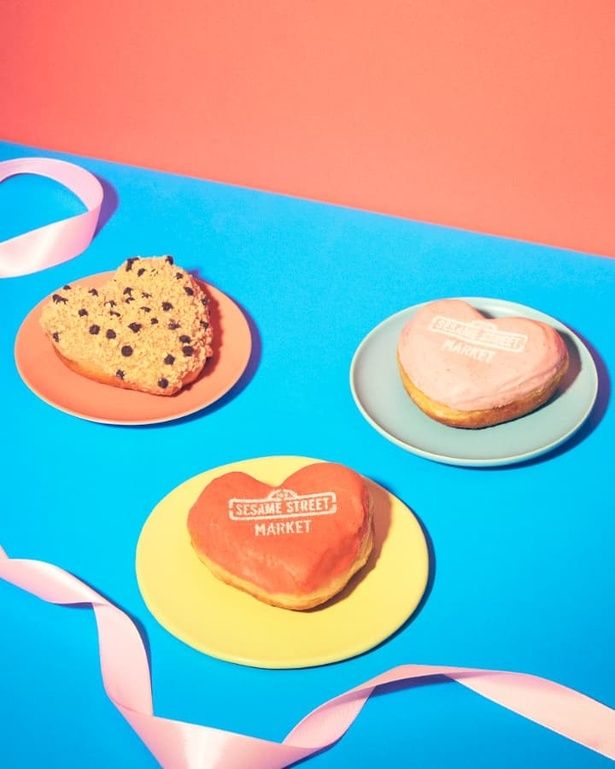 「ハートドーナツ」。(左より時計回り)「チョコチップ」、「ホワイトピンク」、「ベリーピンク」