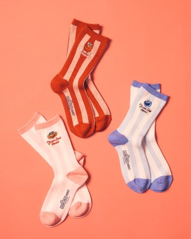 カラフルなストライプ柄が目を引く「ソックス」(2310円)も登場