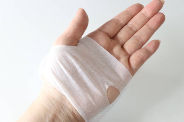 セリア ウォーミット 2P（ホワイトムスクの香り） カイロ バンド 着用例