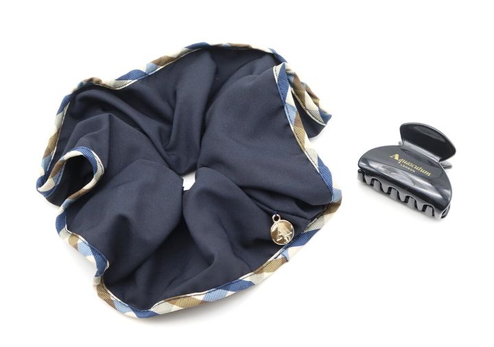 宝島社雑誌付録ＧＬＯＷ3月号のアクアスキュータムのビッグシュシュ＆ヘアクリップ2