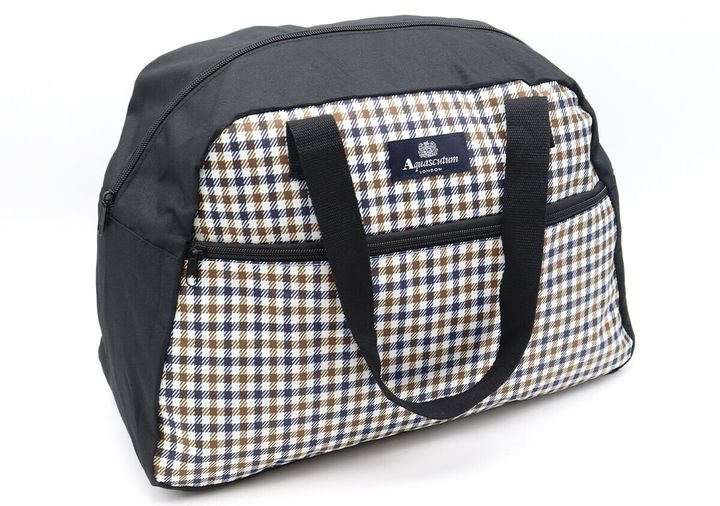 宝島社雑誌付録ＧＬＯＷ3月号のアクアスキュータムの大容量ボストンバッグ1