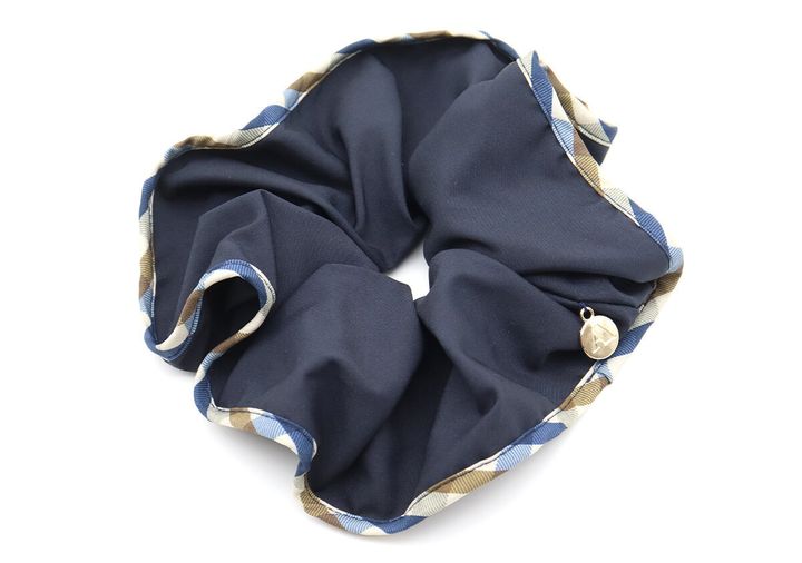 宝島社雑誌付録ＧＬＯＷ3月号のアクアスキュータムのビッグシュシュ1