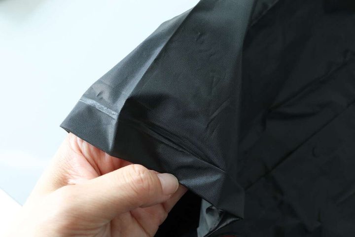 分離式レインジャケット（大人用、ブラック） 素材感