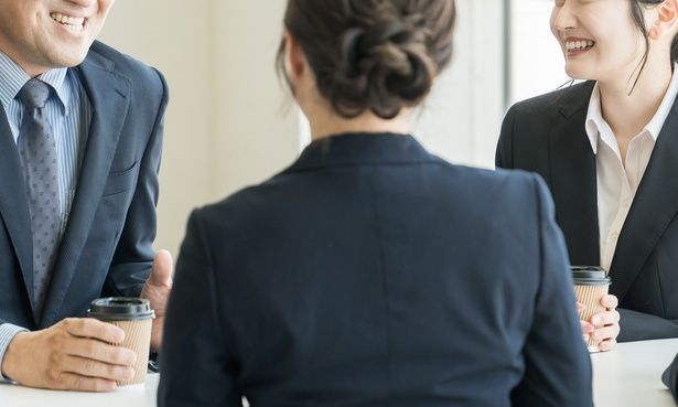 職場での何気ない会話が、あなたを疲弊させているかも… 【画像提供＝写真AC】