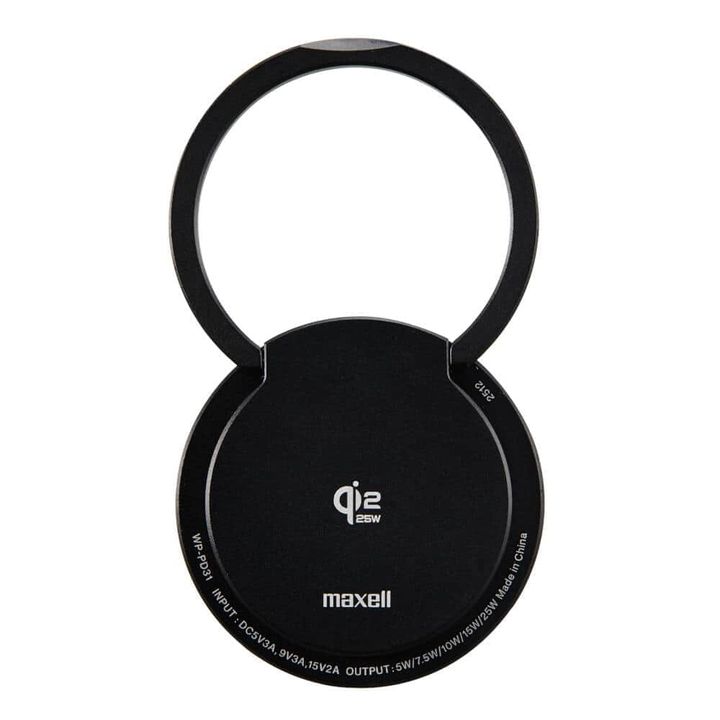 スタンドにもなり、動画やビデオ通話をしながら充電が可能 