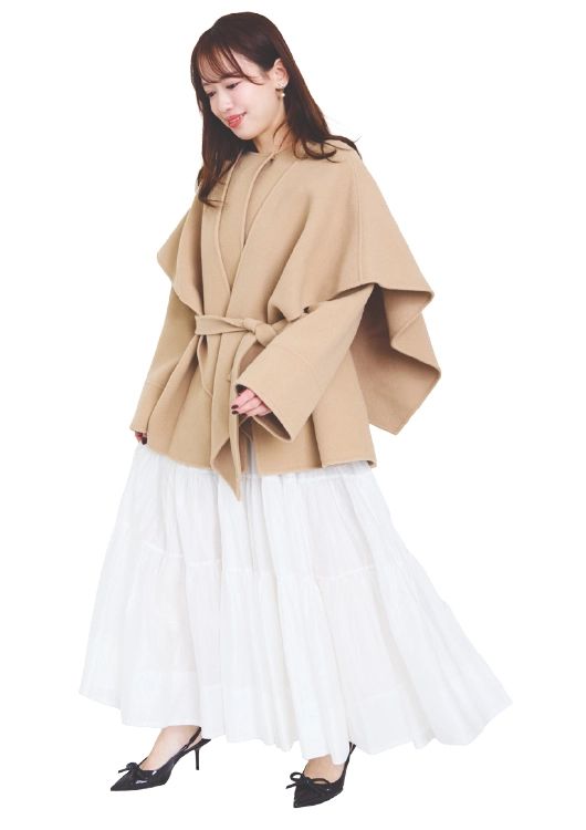 アニュアンスのコートを着た塩島さん