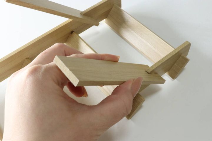 セリア ディスプレイスタンド 4段タイプ 組み立て方 スタンド