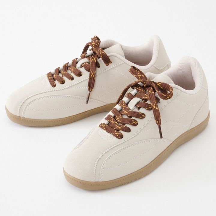 しまむらのスニーカー（mayo）