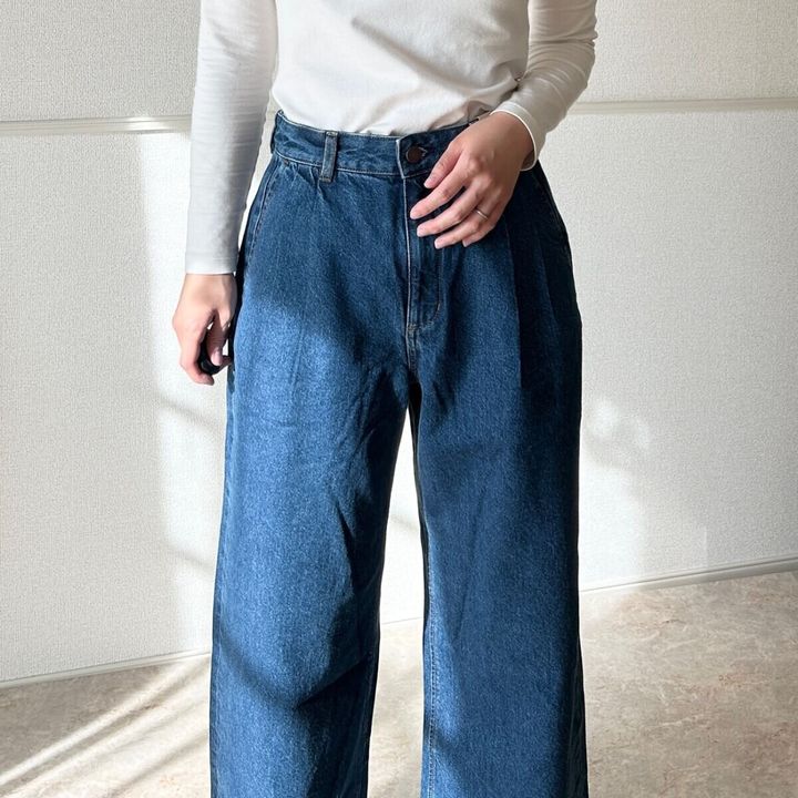 GUデニムタックトラウザーでトップスイン