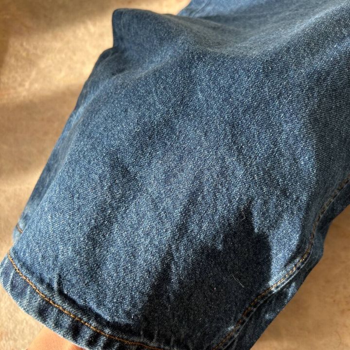 GUデニムタックトラウザーの生地感