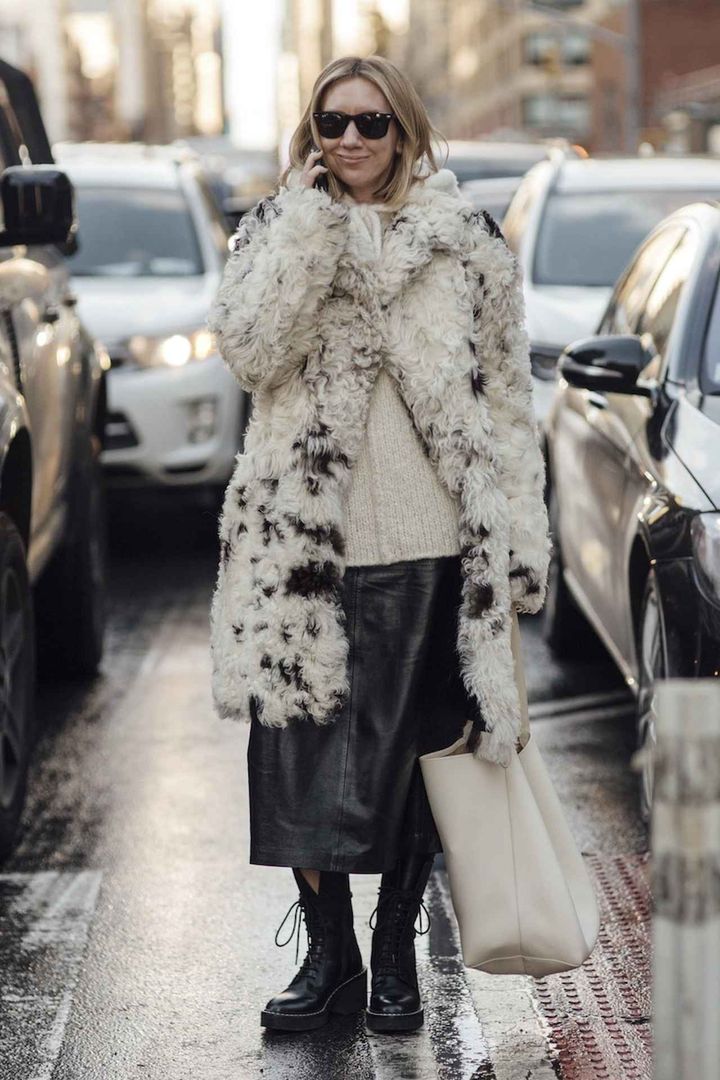 画像: 愛らしいコートにスパイスをミックス