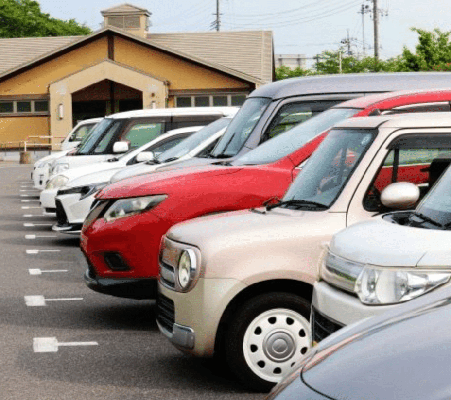 私「これはないな…」駐車場で白線を超えて停める隣人→直後、無言の“駐車マナーしつけ”にスカッ ！＜海外＞ | TRILL【トリル】