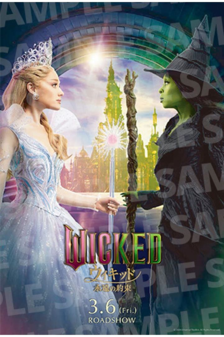 作品ステッカーとプレミアムポストカード