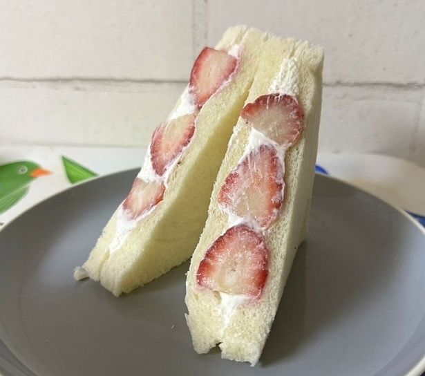 【写真】新たにラインナップに加わった「いちご＆ホイップサンド」