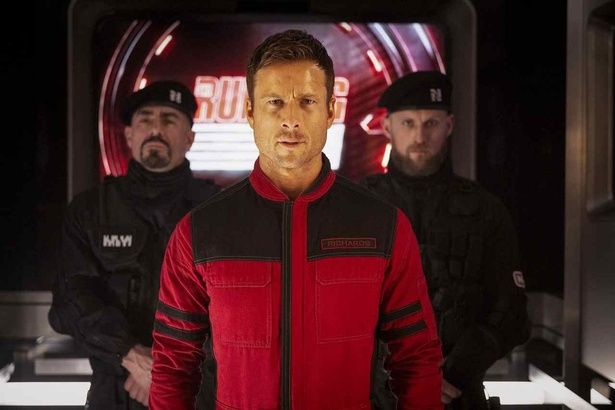 2位はグレン・パウエル主演のサスペンスアクション『ランニング・マン』 [c]2025 Paramount Pictures. All Rights Reserved.