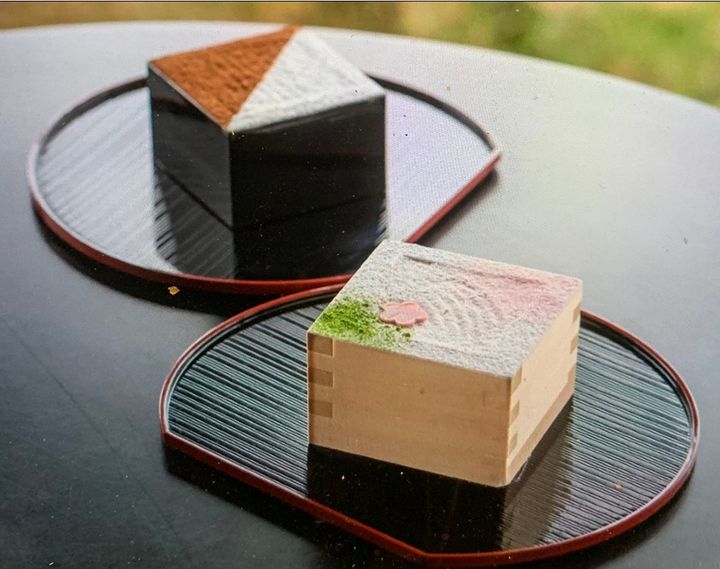 桝ケーキ「ティラミス」880円と桝ケーキ「UMEー梅ー」880円