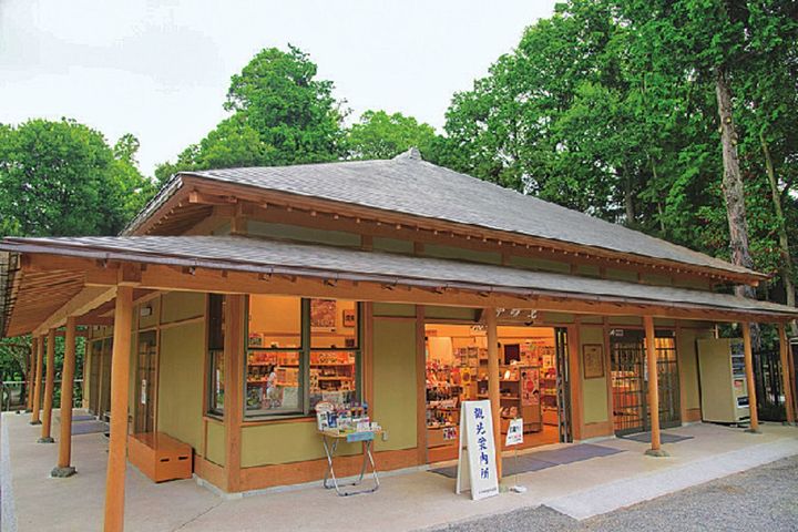 みやげ探しだけでなく、ひと休みもできる