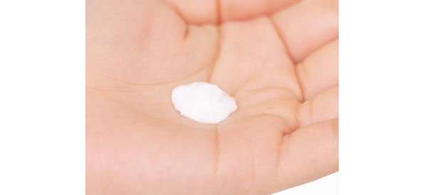 乳液やクリームの量と塗り方を見直そう