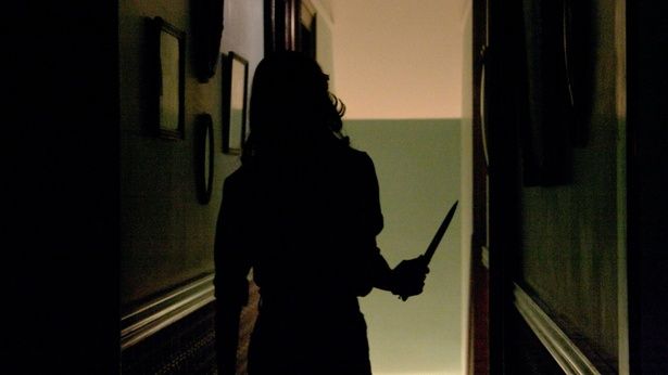 【写真を見る】ベビーシッターに応募した若い女性に恐怖が襲いかかる！ [c]2008 MPI MEDIA GROUP ALL RIGHTS RESERVED.