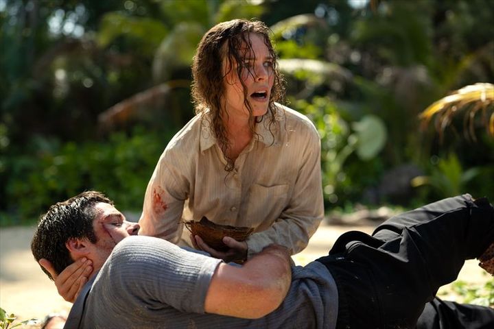 漂流直後のリンダは人道的な配慮から、ブラッドリーを介護するが……