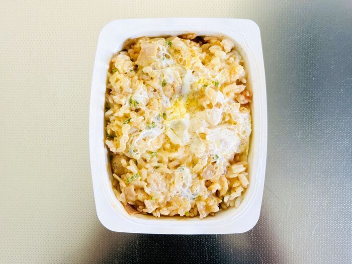 ヘトヘトな日の簡単ごはんに！『パックご飯』アレンジが最高すぎ♡具材をのっけてレンチンするだけ【作ってみた】