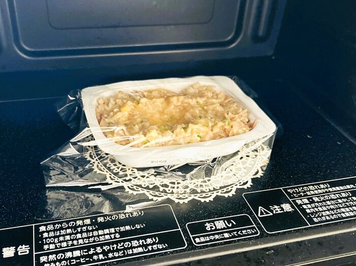 ヘトヘトな日の簡単ごはんに！『パックご飯』アレンジが最高すぎ♡具材をのっけてレンチンするだけ【作ってみた】