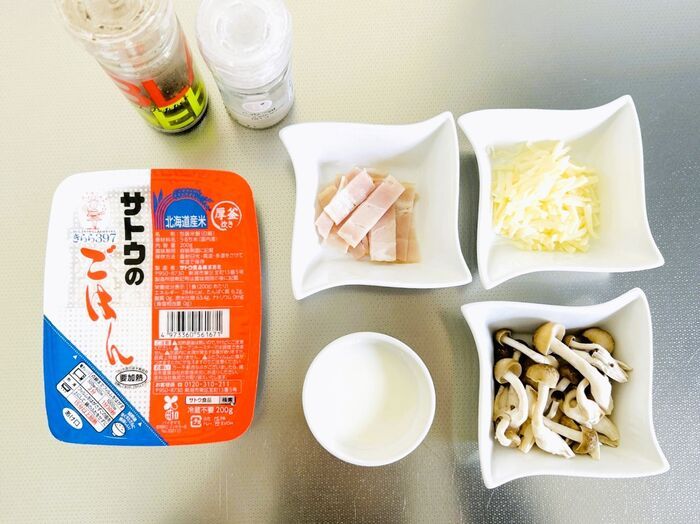 ヘトヘトな日の簡単ごはんに！『パックご飯』アレンジが最高すぎ♡具材をのっけてレンチンするだけ【作ってみた】