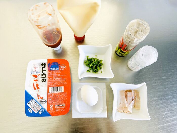 ヘトヘトな日の簡単ごはんに！『パックご飯』アレンジが最高すぎ♡具材をのっけてレンチンするだけ【作ってみた】