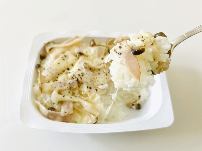 ヘトヘトな日の簡単ごはんに！『パックご飯』アレンジが最高すぎ♡具材をのっけてレンチンするだけ【作ってみた】