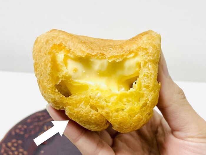 『シュークリーム』食べるの待って！たった数秒で食べやすくなる♡知っていると地味に便利な裏ワザ