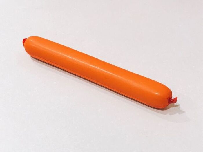 『魚肉ソーセージ』のフィルムをスルッと簡単に剥がす裏ワザ！あるモノを