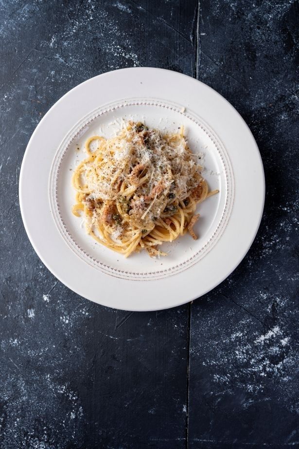 濃厚なのにペロリ。ギュッと凝縮した豚肉の旨み、チーズと黒こしょうのアクセントが最高！ （C）KEITA／KADOKAWA