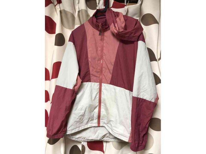 ワークマンの「レディーストランスフォームフードジャケット」