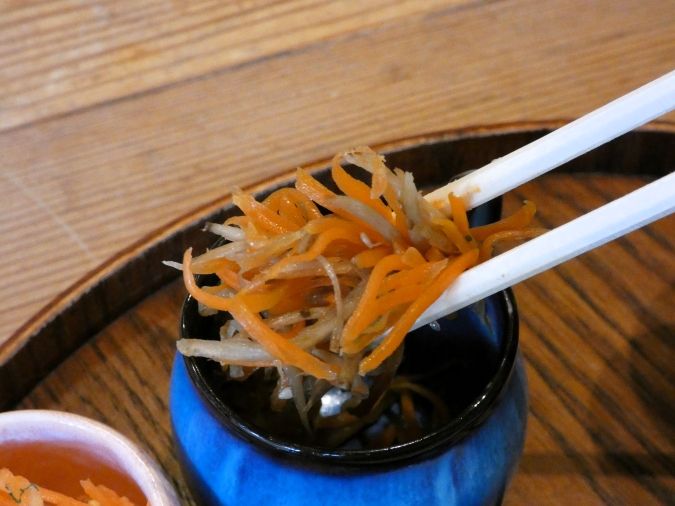 まごわcafeはな きんぴら 持ち上げ