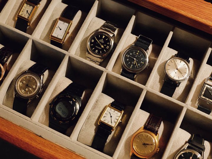 〈カルティエ〉の時計、〈パテック フィリップ〉の「カラトラバ 3466」、〈ロレックス〉の「エクスプローラーⅠ」、〈IWC〉の「マーク11」、〈セイコー〉のデジタル時計