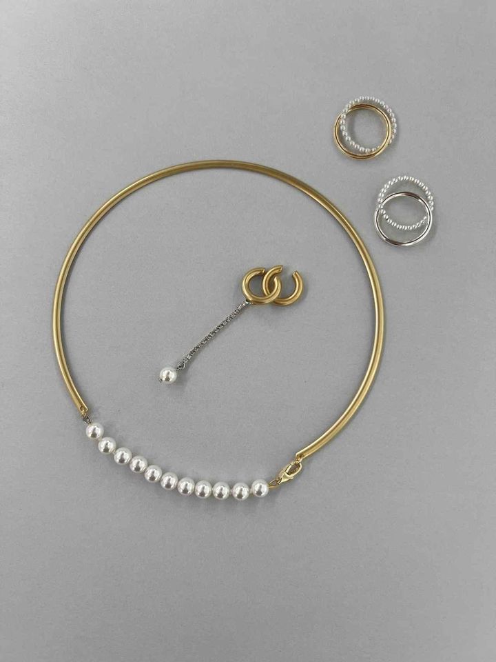 画像: ネックレス￥11,550（税込） リング 各￥14,300（税込） イヤカフ￥9,350（税込）