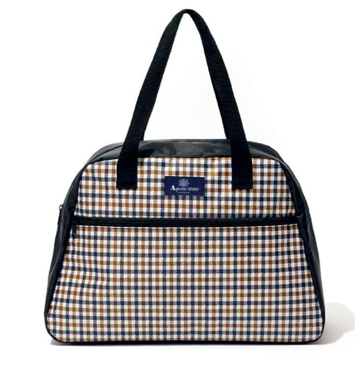 アクアスキュータム 大容量ボストンバッグ