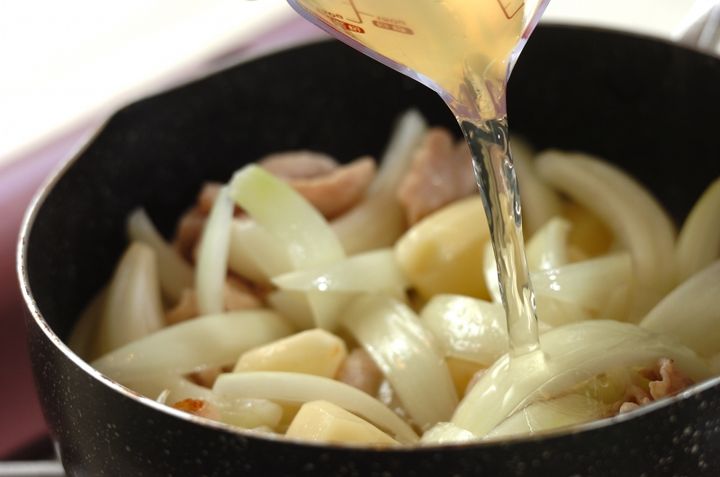 プロ直伝！黄金比率で作る肉じゃがの作り方1